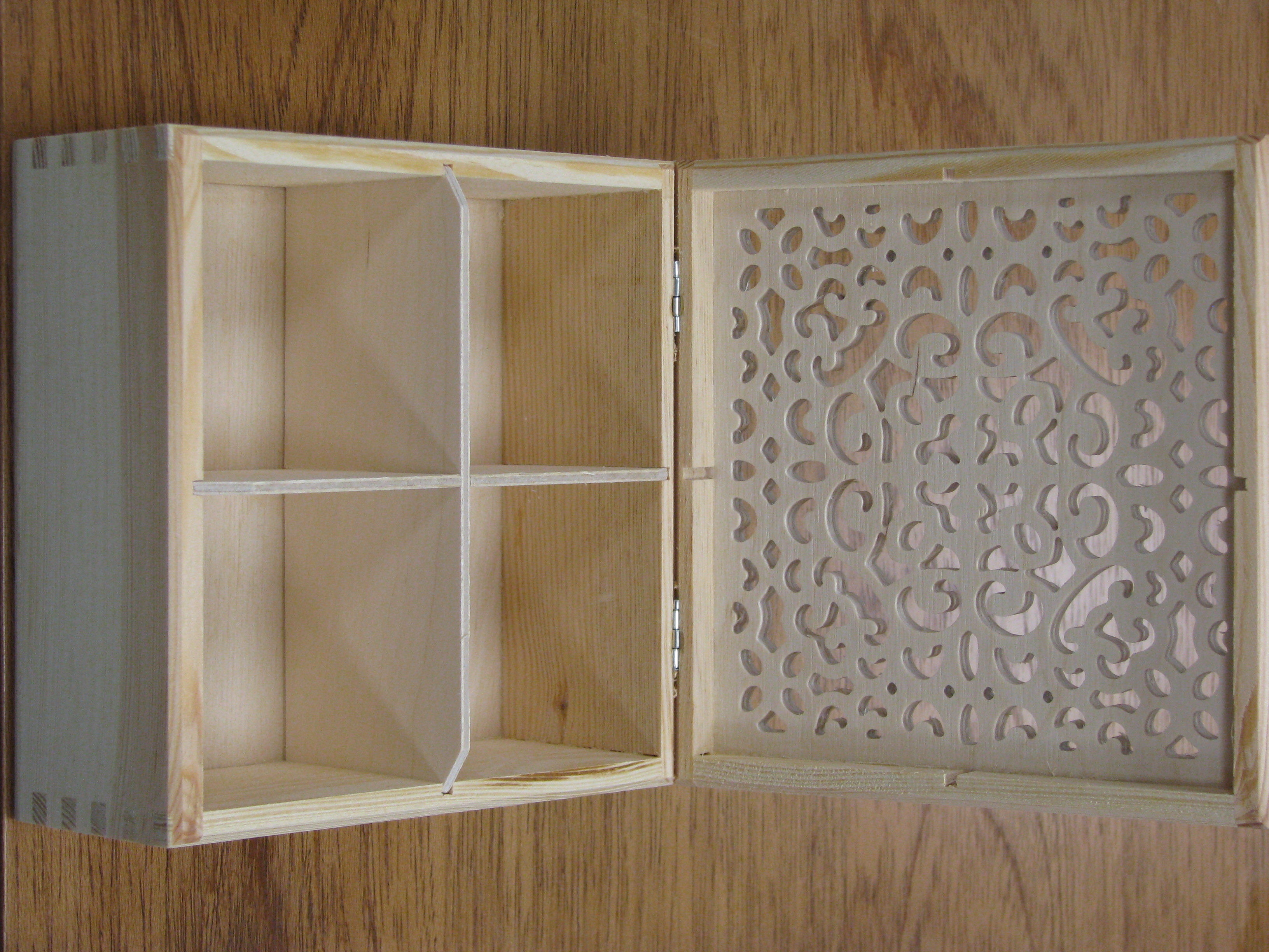 Krabička vyřezávaná