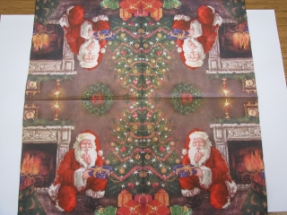 Santa s dárky u stromečku 