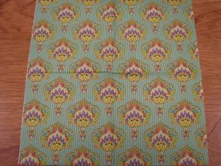 Ornament na zeleném 