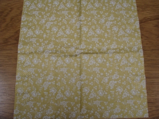 Růžičky na zlatém 