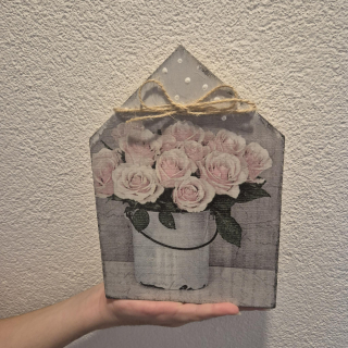 Domeček s motivem růží